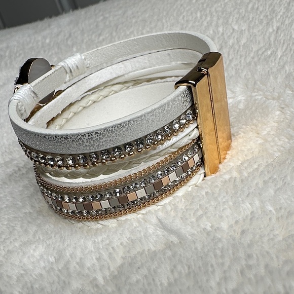 Women's Leather Wrap Bracelets Gold Heart Stackable Boho Vegan Magnetic White - Picture 7 of 12